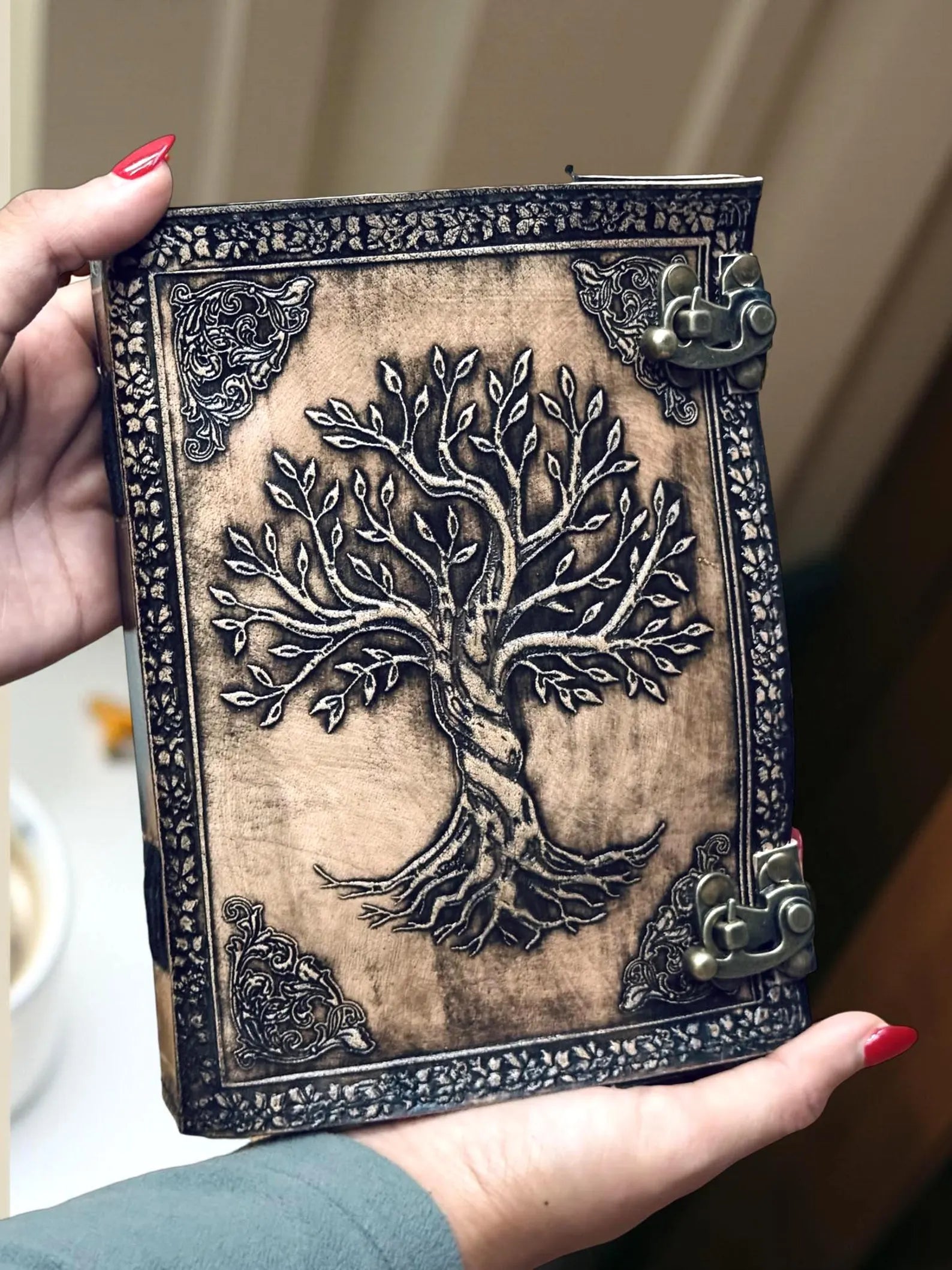 Leather Journal Notebooks Blank Spell Vintage Book Handmade Tree of Life Embossed Notebook journal with Lock Clasp Gifts for Men & Women